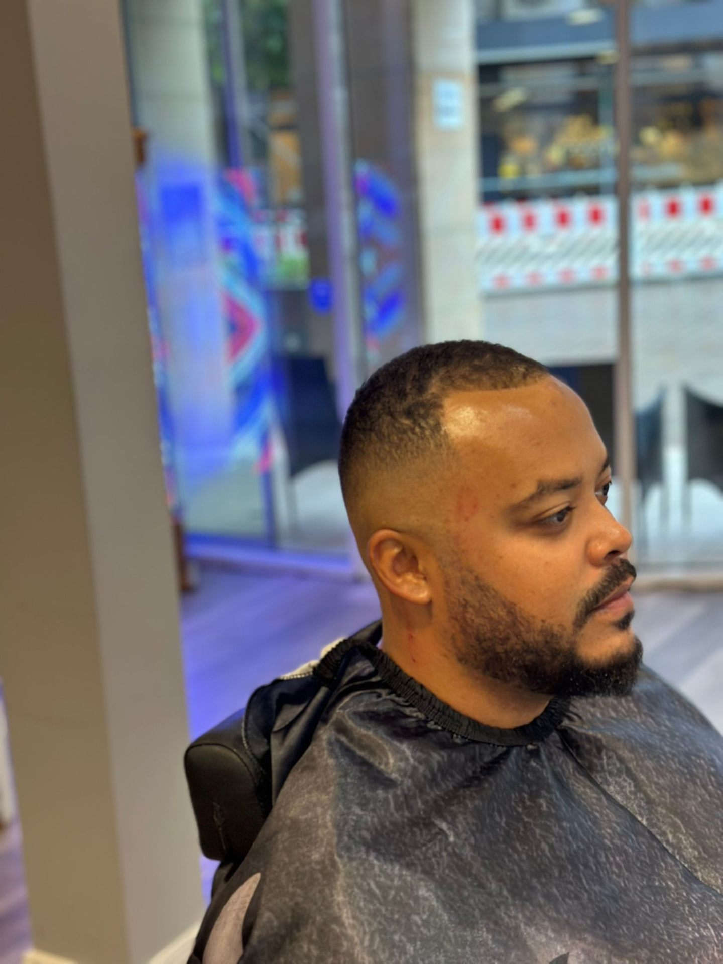 Herren Haarschnitt bei Chaarisma Friseursalon